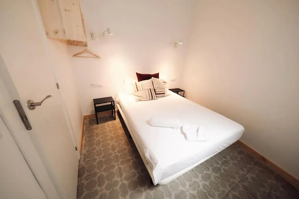 Barcelona - Eixample Entresuelo Apartment